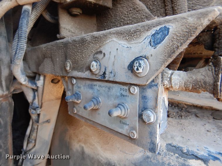 image for item MT9915 2005 Sterling SC8000  street sweeper truck