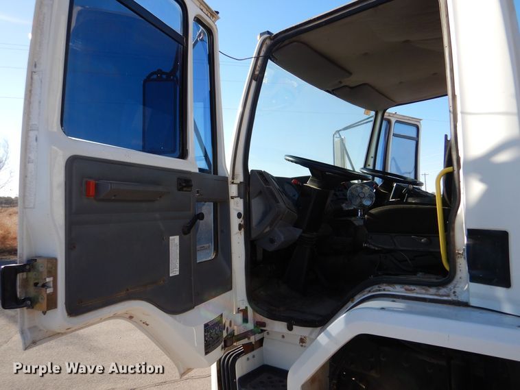 image for item MT9915 2005 Sterling SC8000  street sweeper truck