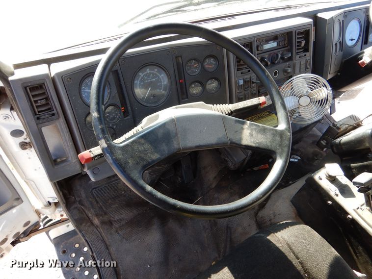 image for item MT9915 2005 Sterling SC8000  street sweeper truck