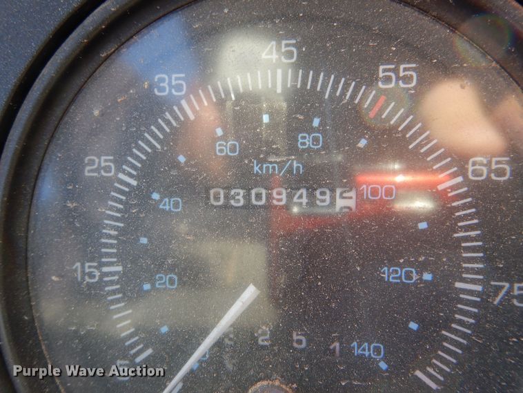 image for item MT9915 2005 Sterling SC8000  street sweeper truck