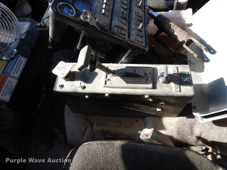 image for item MT9915 2005 Sterling SC8000  street sweeper truck