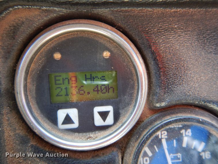 image for item MT9915 2005 Sterling SC8000  street sweeper truck