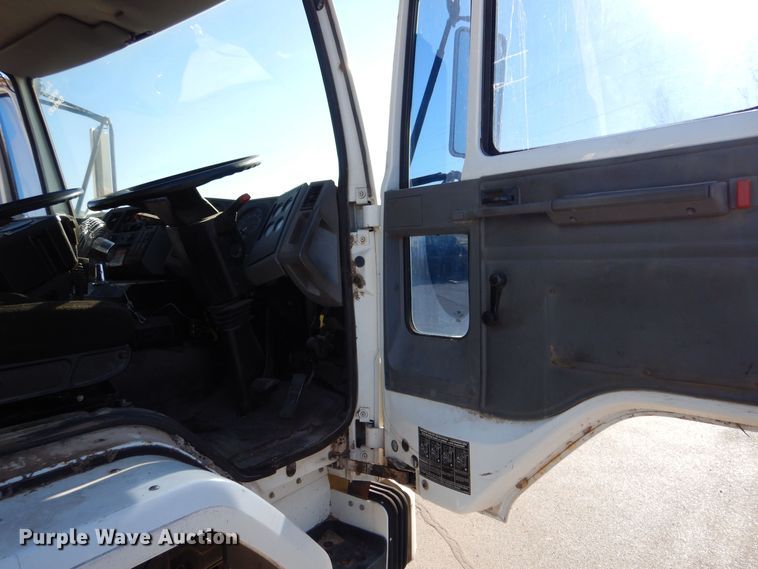 image for item MT9915 2005 Sterling SC8000  street sweeper truck