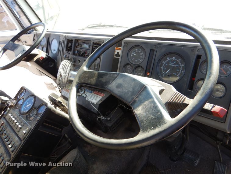 image for item MT9915 2005 Sterling SC8000  street sweeper truck