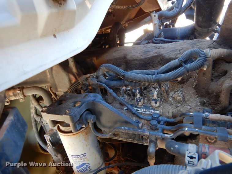 image for item MT9915 2005 Sterling SC8000  street sweeper truck