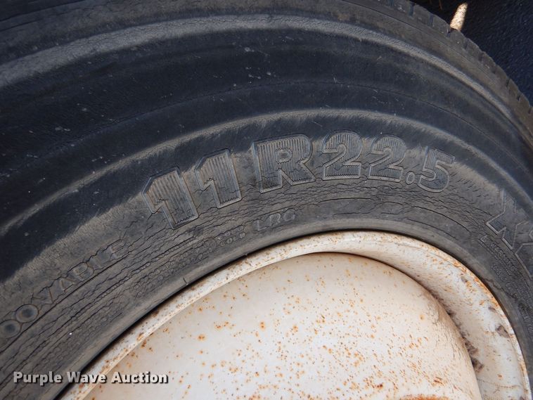 image for item MT9915 2005 Sterling SC8000  street sweeper truck