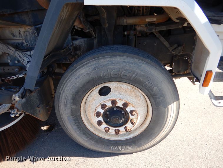 image for item MT9915 2005 Sterling SC8000  street sweeper truck