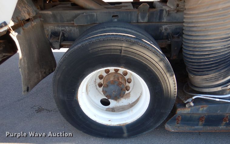 image for item MT9915 2005 Sterling SC8000  street sweeper truck