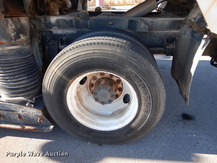 image for item MT9915 2005 Sterling SC8000  street sweeper truck