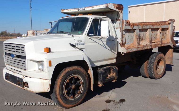image for item MT9918 1994 Ford F700  dump truck