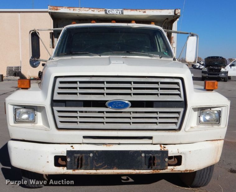 image for item MT9918 1994 Ford F700  dump truck