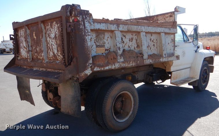 image for item MT9918 1994 Ford F700  dump truck