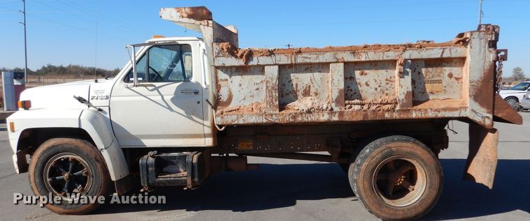 image for item MT9918 1994 Ford F700  dump truck