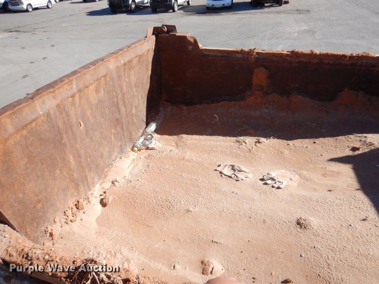 image for item MT9918 1994 Ford F700  dump truck