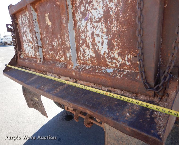 image for item MT9918 1994 Ford F700  dump truck