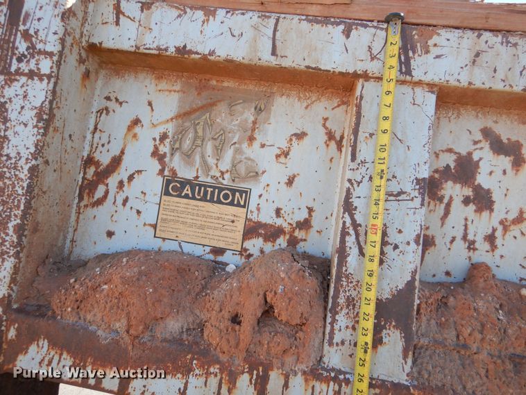 image for item MT9918 1994 Ford F700  dump truck