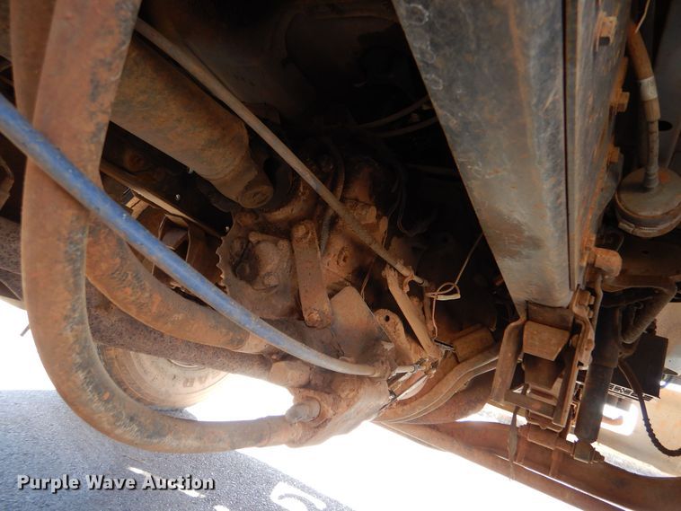 image for item MT9918 1994 Ford F700  dump truck