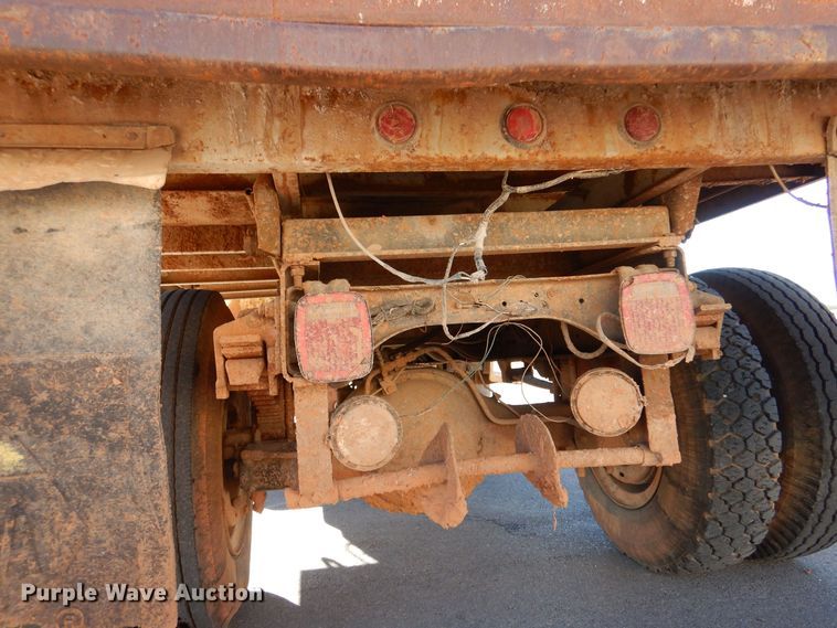 image for item MT9918 1994 Ford F700  dump truck