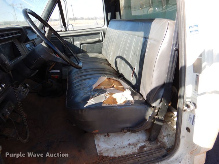 image for item MT9918 1994 Ford F700  dump truck