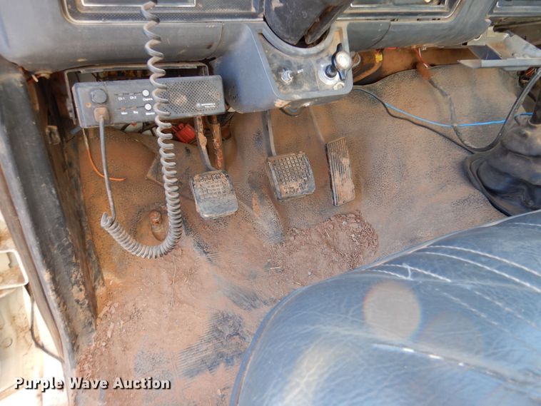 image for item MT9918 1994 Ford F700  dump truck