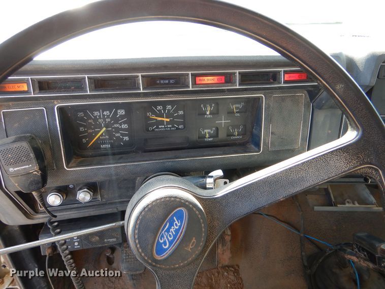 image for item MT9918 1994 Ford F700  dump truck