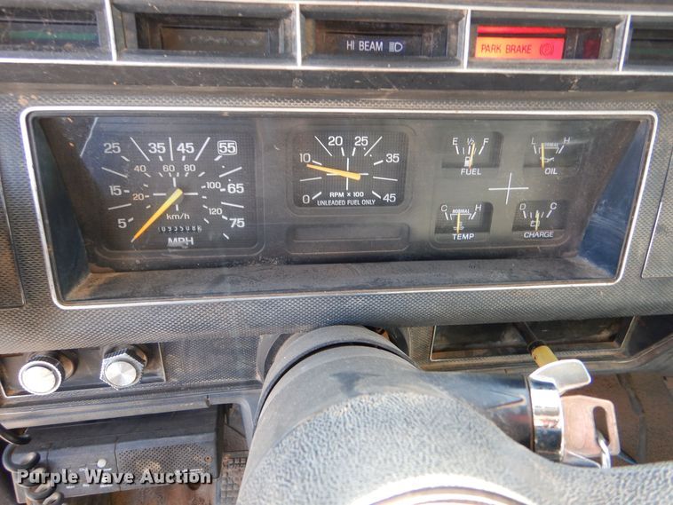 image for item MT9918 1994 Ford F700  dump truck