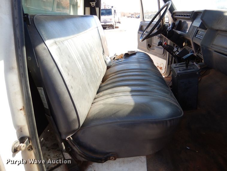 image for item MT9918 1994 Ford F700  dump truck
