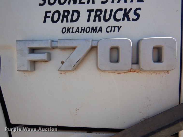 image for item MT9918 1994 Ford F700  dump truck