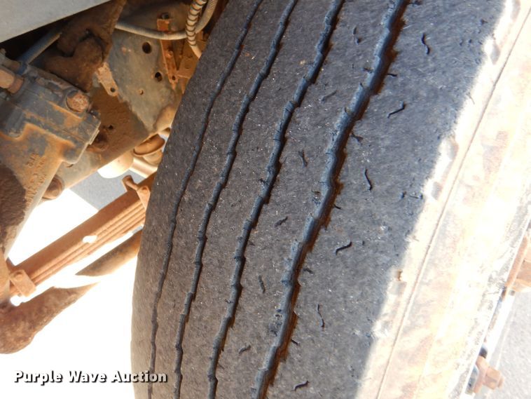 image for item MT9918 1994 Ford F700  dump truck