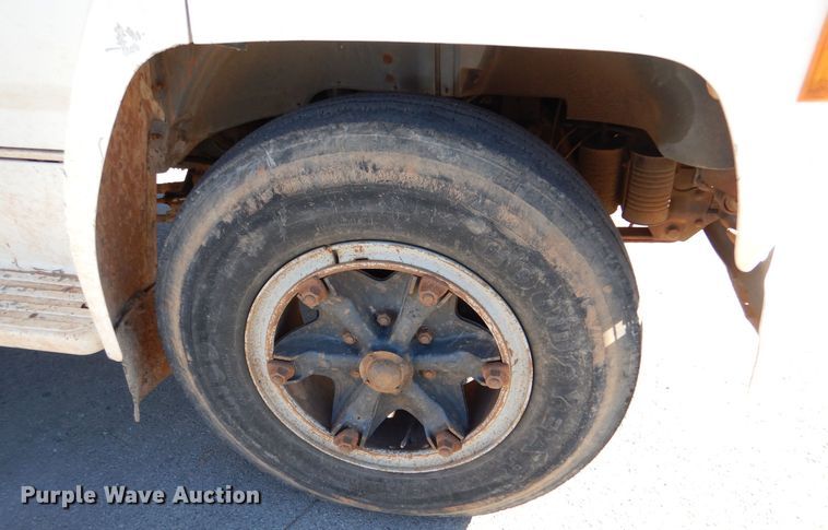 image for item MT9918 1994 Ford F700  dump truck