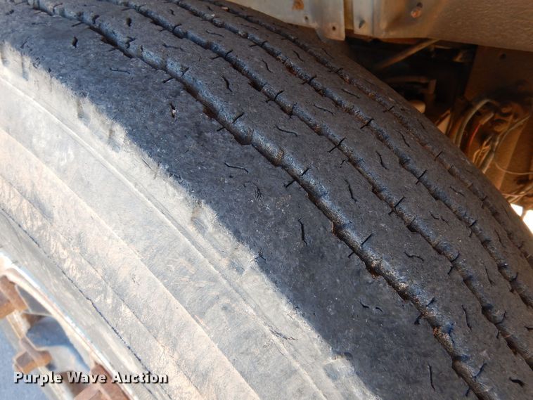 image for item MT9918 1994 Ford F700  dump truck