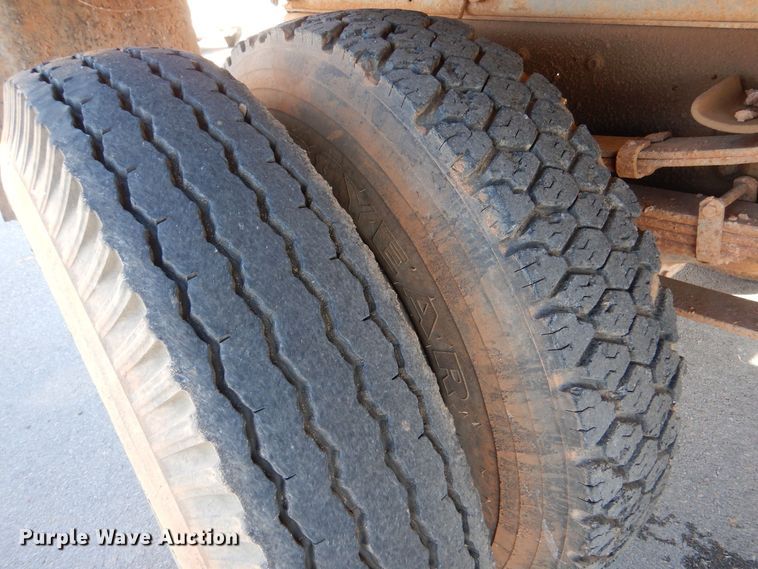 image for item MT9918 1994 Ford F700  dump truck