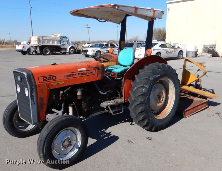 image for item MT9921 1993 Massey Ferguson 240  tractor