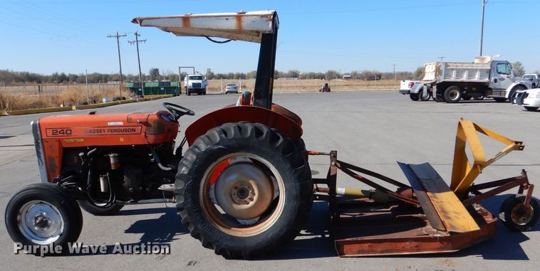 image for item MT9921 1993 Massey Ferguson 240  tractor