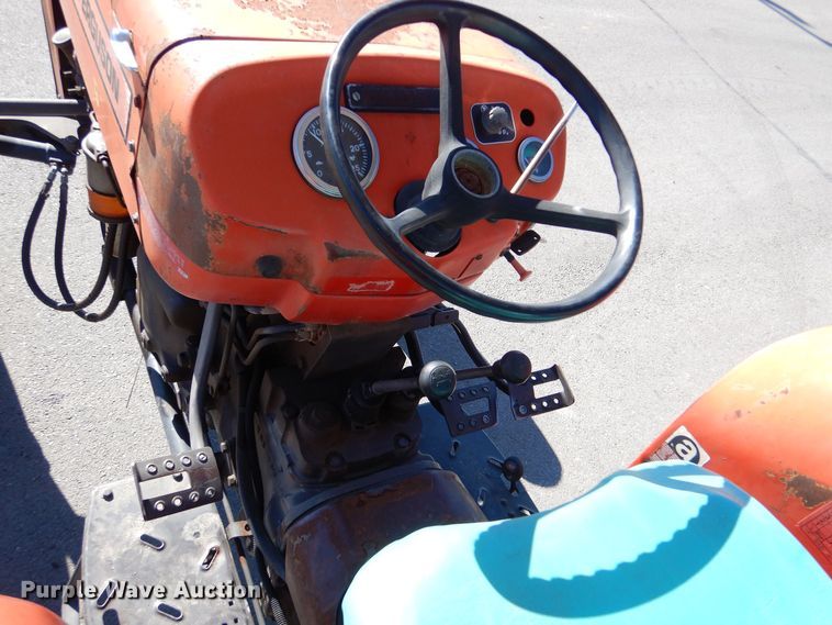 image for item MT9921 1993 Massey Ferguson 240  tractor