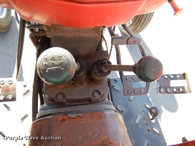 image for item MT9921 1993 Massey Ferguson 240  tractor