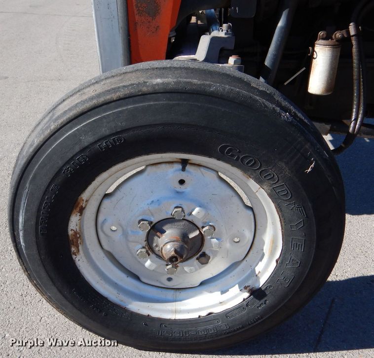 image for item MT9921 1993 Massey Ferguson 240  tractor