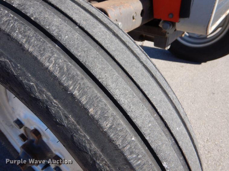 image for item MT9921 1993 Massey Ferguson 240  tractor