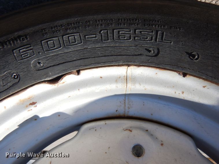 image for item MT9921 1993 Massey Ferguson 240  tractor