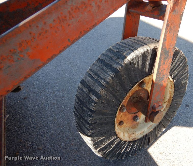 image for item MT9921 1993 Massey Ferguson 240  tractor