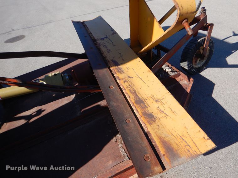 image for item MT9921 1993 Massey Ferguson 240  tractor