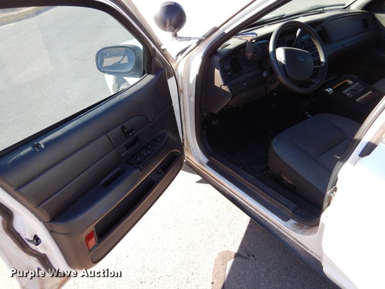 image for item MT9928 2005 Ford Crown Victoria Police Interceptor