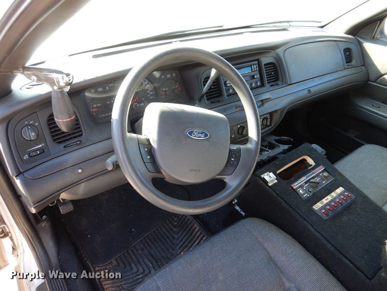 image for item MT9928 2005 Ford Crown Victoria Police Interceptor