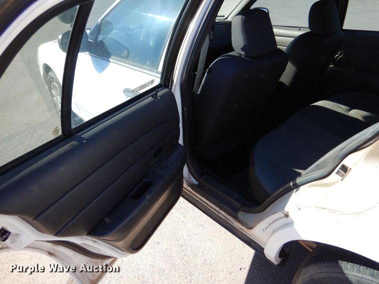 image for item MT9928 2005 Ford Crown Victoria Police Interceptor