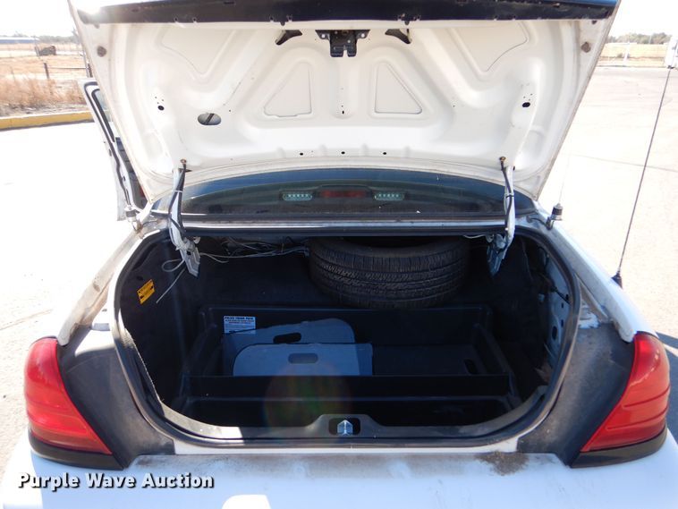 image for item MT9928 2005 Ford Crown Victoria Police Interceptor