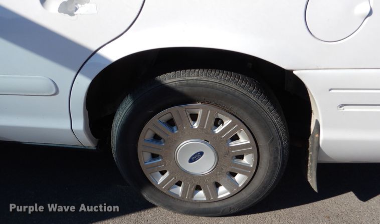 image for item MT9928 2005 Ford Crown Victoria Police Interceptor