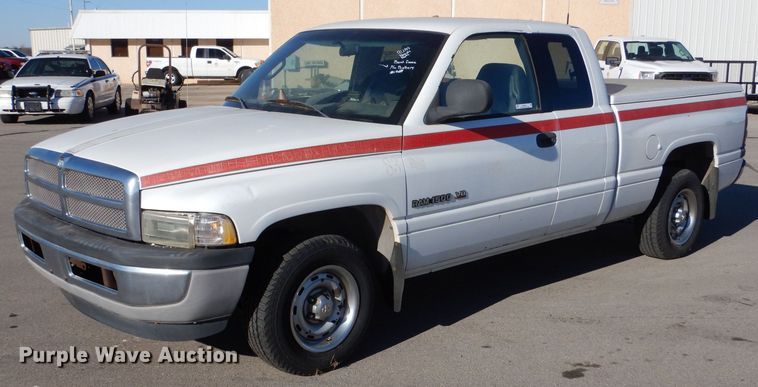 image for item MT9931 2001 Dodge Ram 1500  Quad Cab pickup truck