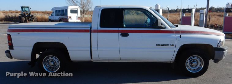 image for item MT9931 2001 Dodge Ram 1500  Quad Cab pickup truck