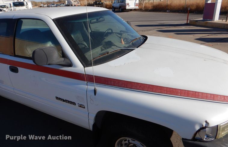 image for item MT9931 2001 Dodge Ram 1500  Quad Cab pickup truck