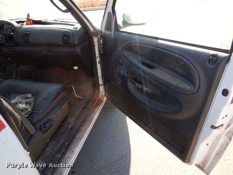 image for item MT9931 2001 Dodge Ram 1500  Quad Cab pickup truck